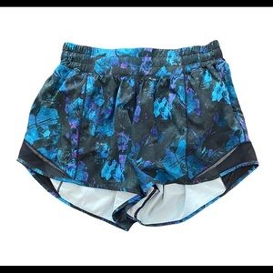 Lululemon Sz 6 Hotty Hot Short 4" Floral Shift Blue Multi/Black
